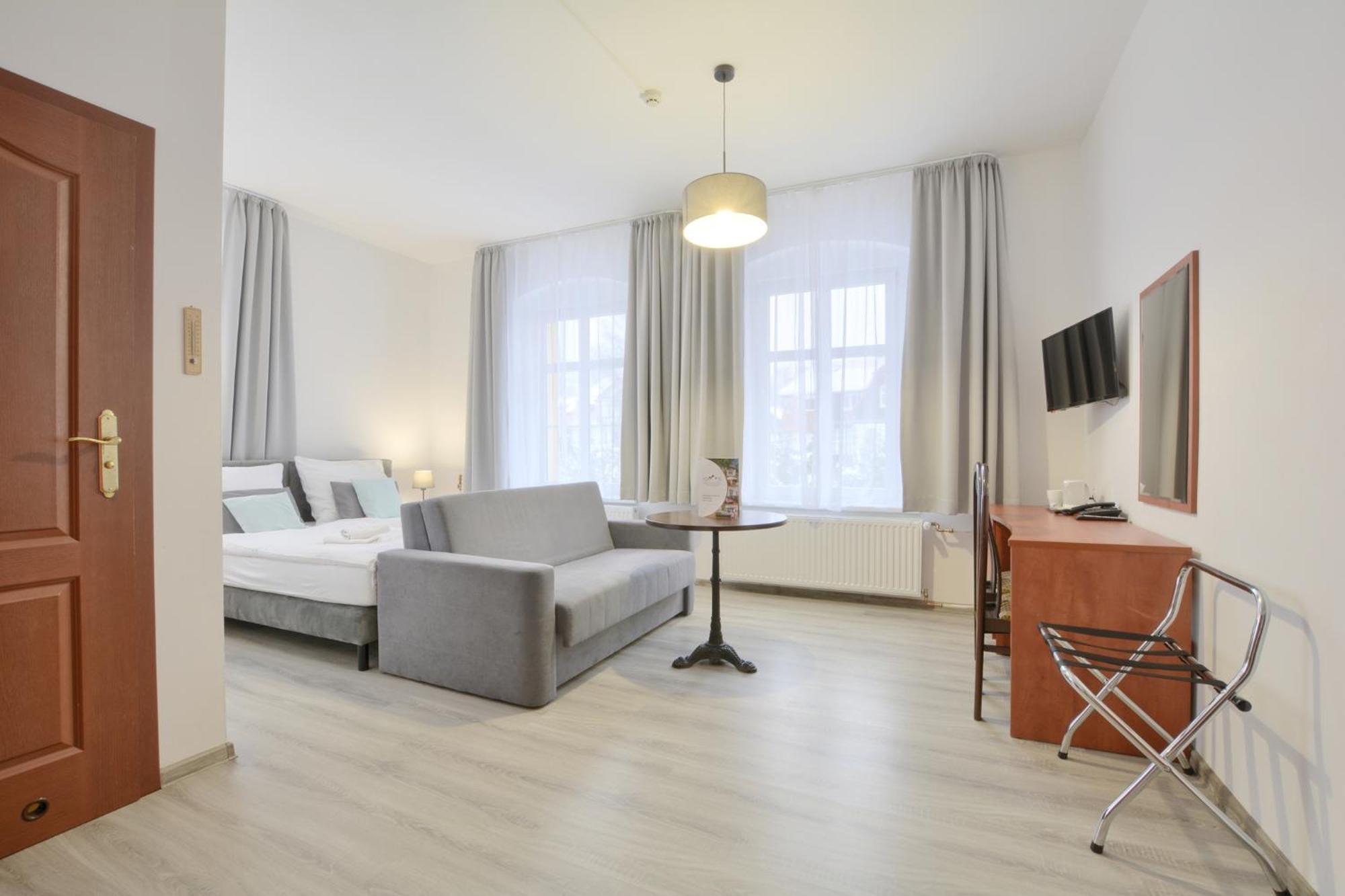 Hotel Krysztal Świeradów-Zdrój エクステリア 写真