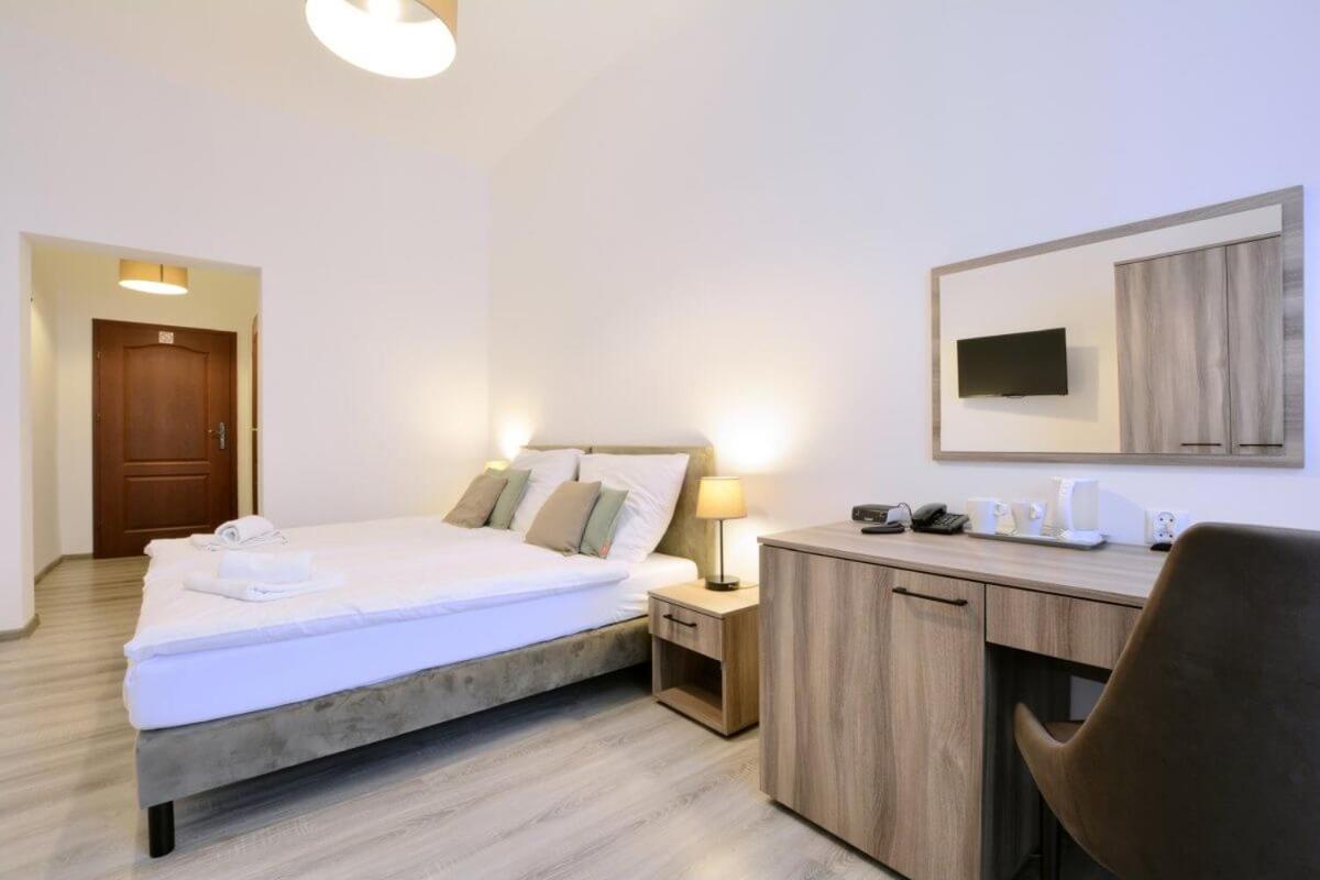 Hotel Krysztal Świeradów-Zdrój エクステリア 写真